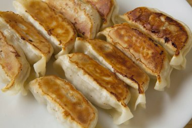 plaka üzerinde Kızarmış köfte