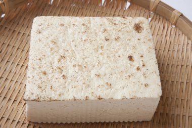 Tofulu beyaz tofu bloğu