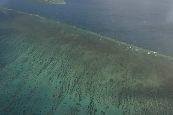 Luftaufnahme Der Schönen Türkisfarbenen Meeresoberfläche — Stockfoto