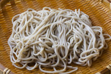 Japon yemeği, soya soslu erişte..