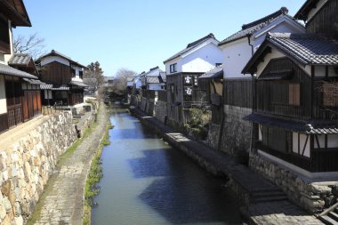 Japonya 'da sakin nehir boyunca geleneksel binalar