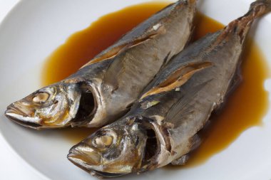 Tabakta leziz ızgara sardalya manzarası