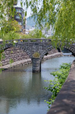 Megane Köprüsü (Meganebashi veya Spectacles Köprüsü) Japonya 'nın Nagasaki kentindeki Nakashima Nehri üzerinde yer alır.