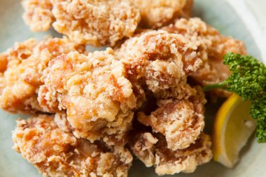 Limonlu kızarmış balık. 