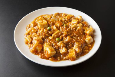 Domuz eti ve sebzeli kızarmış tofu.