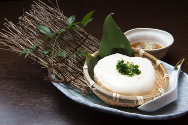 Lezzetli Asya yemekleri, restoran servisi.