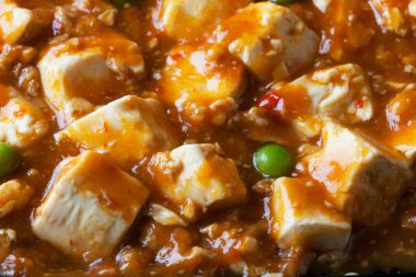 Domuz eti ve sebzeli kızarmış tofu.