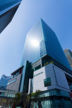 Grand Front Osaka, JR Osaka İstasyonu 'nun kuzeyinde yer alan ve mağazalar, restoranlar, oteller, ofisler ve etkinlikler sunan büyük bir ticari kompleks. Umeda Bölgesi, Osaka, Japonya.