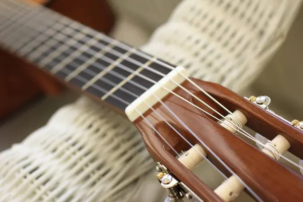 Guitarra Acústica Com Cordas Fundo Close — Fotografia de Stock