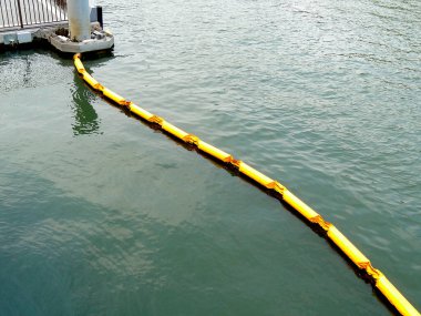 Denizdeki iskelede halat