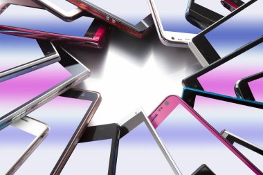 beyaz zemin üzerinde modern cep telefonları                          