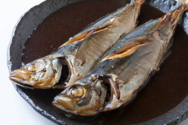 Tabakta leziz ızgara sardalya manzarası