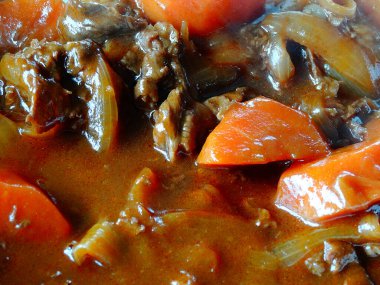 Havuçlu sığır güveci. Yakın görüş. 