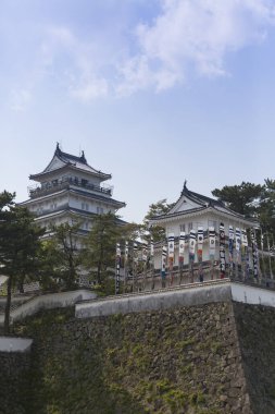 Güzel antik Japon soylu tapınağının manzaralı görüntüsü.