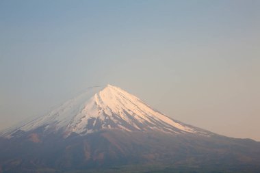 Sabahleyin Fuji Dağı 'nın güzel manzarası