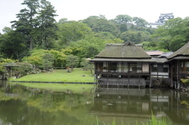 Japonya Genkyuen Bahçesi 'ndeki Uoyuku-numa manzarası.