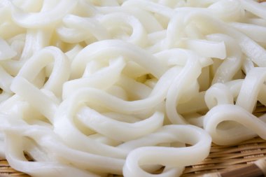 Japon yemeği, pirinç eriştesi.