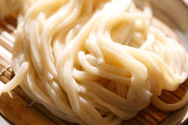 Asya erişteleri, yakın görüş.