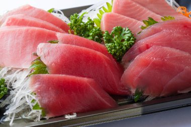 Ton balıklı saşimi. 