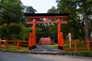 Japonya, Park 'ta kırmızı kapı 