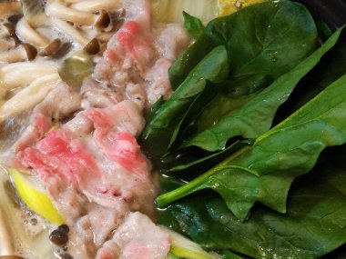 Bölgede servis edilen ve fotoğraflanan zamansız Asya yemeği