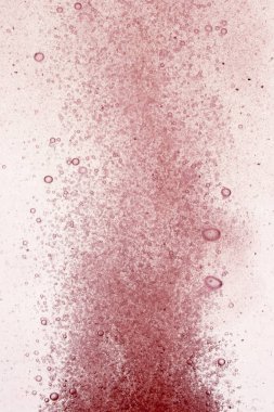 Su yüzeyini hava kabarcıklarıyla kapatın.         