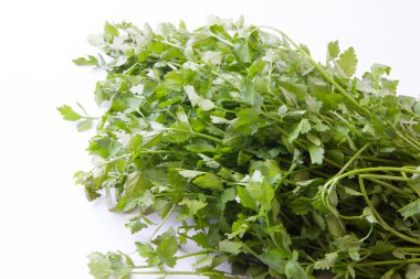 grön sparris och skinka omelett med wholewheat bun och sallad på ett fat (selektiv fokus, fokus på andra sparris huvudet