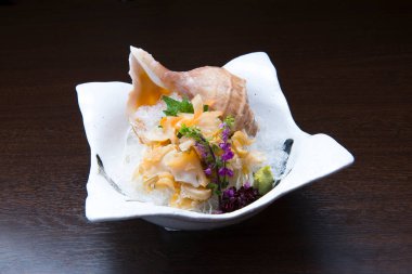 Lokantadaki leziz Asya yemekleri.