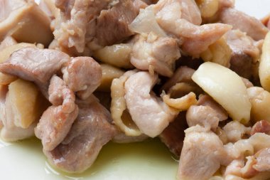 Tabakta domuz güveci