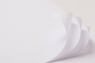 Köşeleri kıvrımlı kağıt çarşaflar. Soyut arkaplan