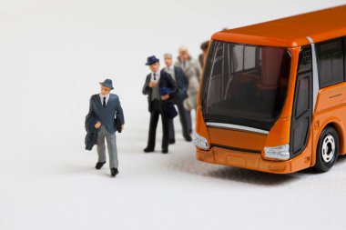 Minyatür figürler halka açık otobüste.