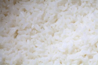 Arkadaki tabakta beyaz pirinç, kapat.