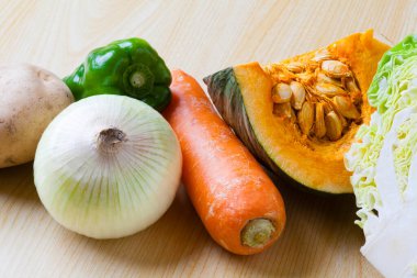 Çeşitli renkli organik sebzeleri kapatın. sağlıklı yiyecekler