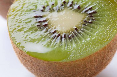 Taze kivi meyvesi. 