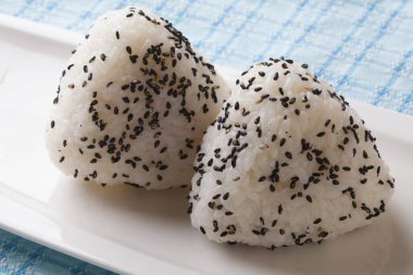 Japon yemeği mi? Onigiri sushi