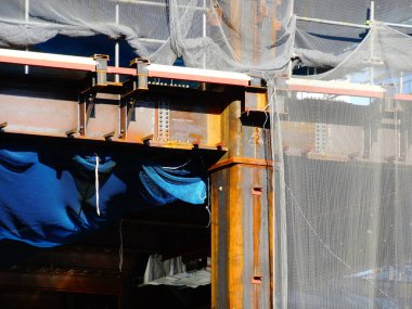 Belediyenin iş sahasında bina önü görünüyor