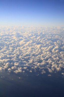 Mavi Gökyüzü ve Bulutlar