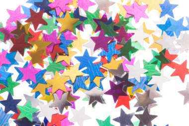 Fotokopi alanı beyaz arkaplanda renkli yıldızlar. en üstteki görünüm