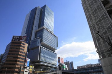 Cam pencereli modern ofis binaları