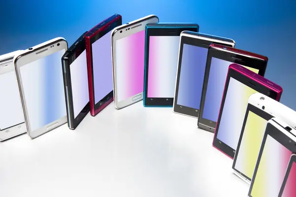 Moderne Mobiele Telefoons Verschillende Kleuren Studio Shot — Stockfoto