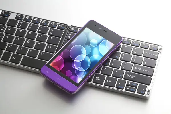Close View Computer Keyboard Mobile Phone White Background — Stock Photo, Image