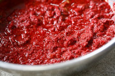 Ev yapımı kırmızı domates sosu. seçici odak