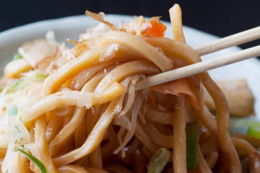 et ve sebzeli erişte.