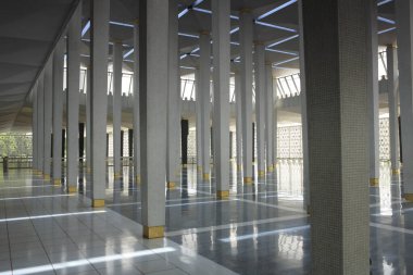 Şehrin modern binası