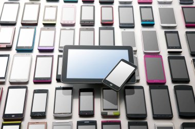 Beyaz arkaplanda modern dijital aygıtların yakın görüntüsü                                              