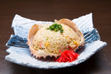 Lezzetli Asya yemekleri, restoran servisi.