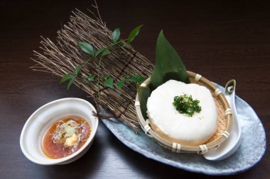 Lezzetli Asya yemekleri, restoran servisi.
