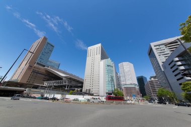 Osaka şehrinin modern mimarisi, Japonya, gündüz görüşü 