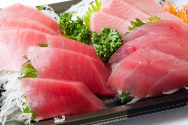 Ton balıklı saşimi. 