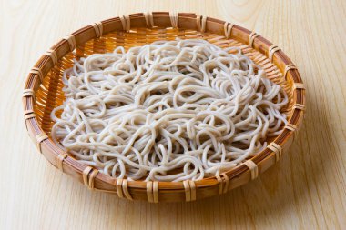 Japon yemeği, pirinç eriştesi.